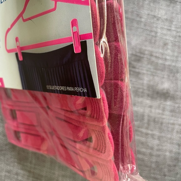Pink hanger clips - Picture 3 of 4